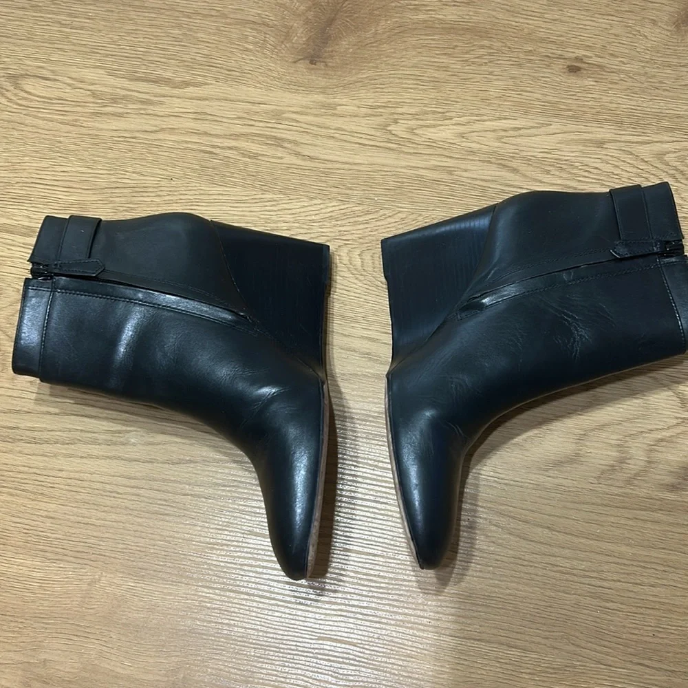 TORY BURCH SOFIA WEDGE HEEL BOOTIE BLACk LEATHER with GOLD LOGO
